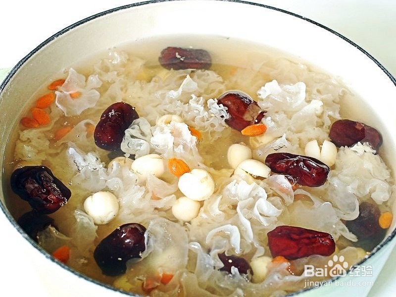 怎样做出家常菜系列之红枣银耳莲子汤