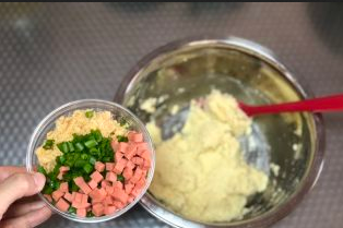 香葱肉松火腿司康做法