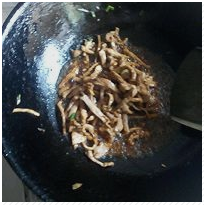 猪肉加扁豆焖饼做法