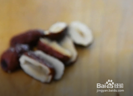 冰糖炖雪梨的做法?