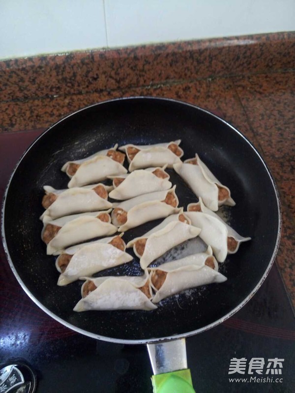 猪肉大葱水煎饺