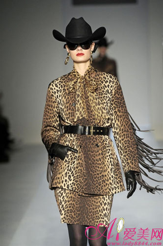 豹纹装秋冬要怎样穿才能性感又时尚