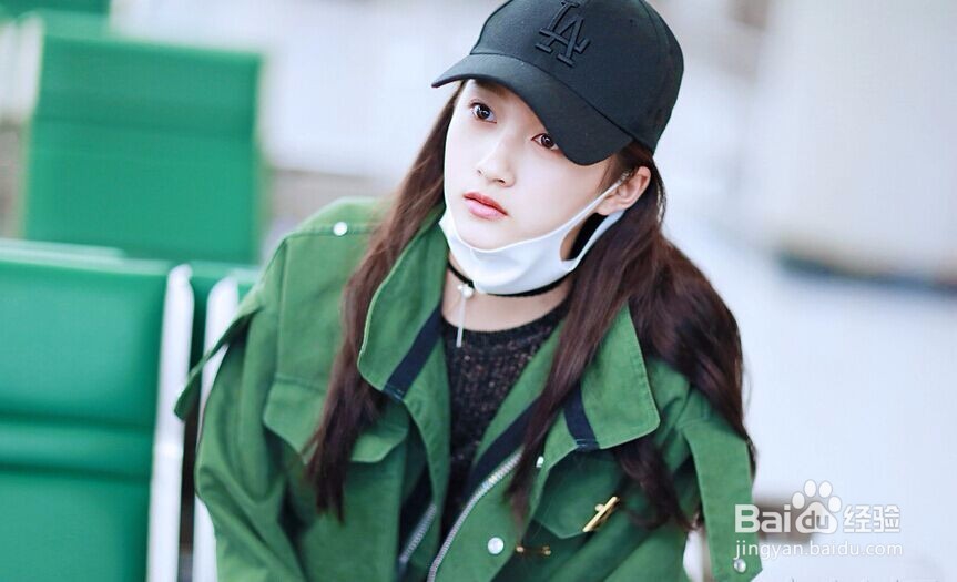 关晓彤潮装“走秀”长腿吸睛 青春活力尽显