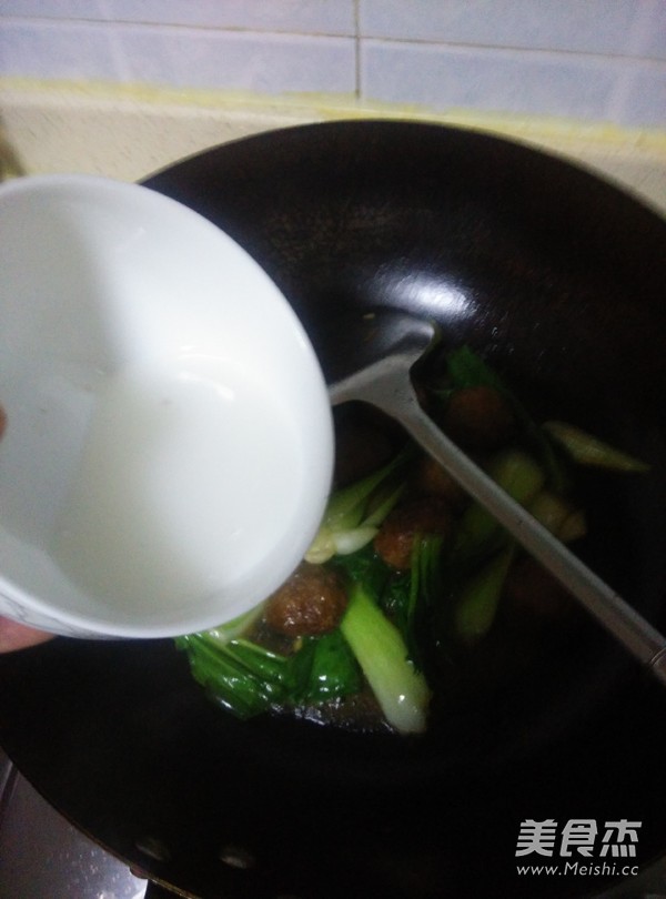 素丸子焖青菜