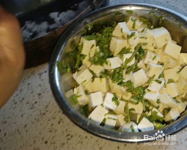 细腻美味的香椿芽拌豆腐