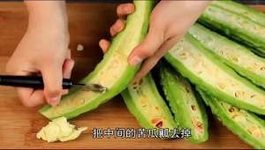 健康养生佳品凉拌苦瓜的做法