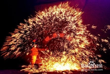 蔚县打树花是怎么打的