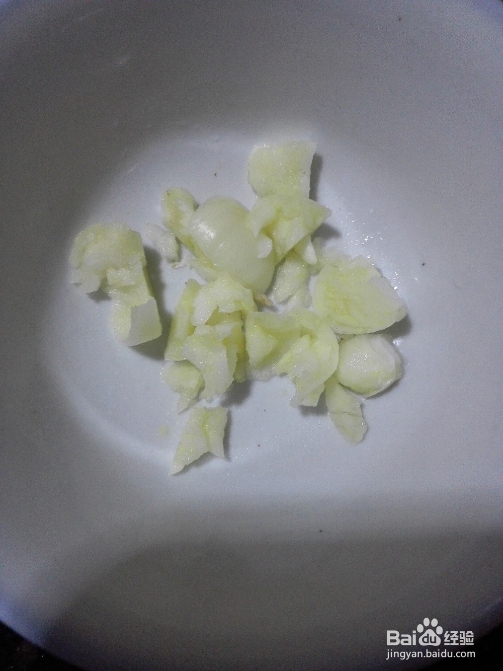 腊肉炒茼蒿叶的做法