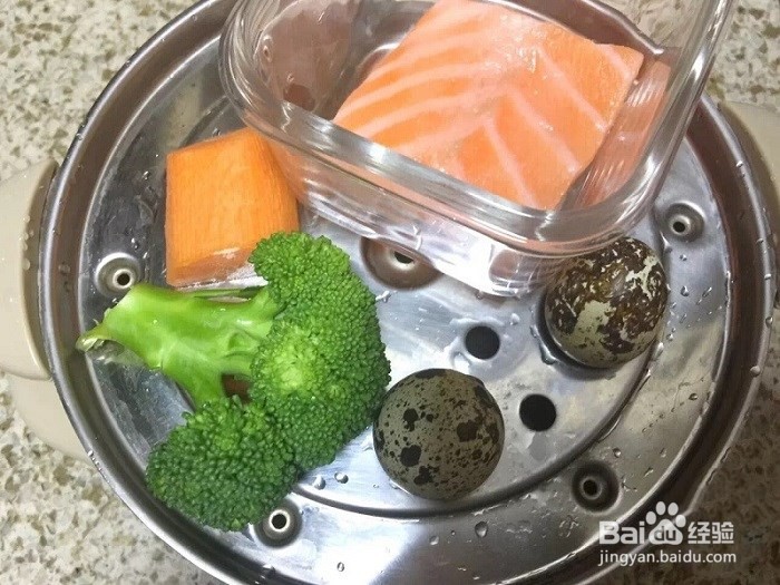 三文鱼蔬菜饭团怎么做