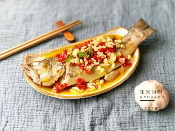 蒜泥剁椒蒸鲈鱼