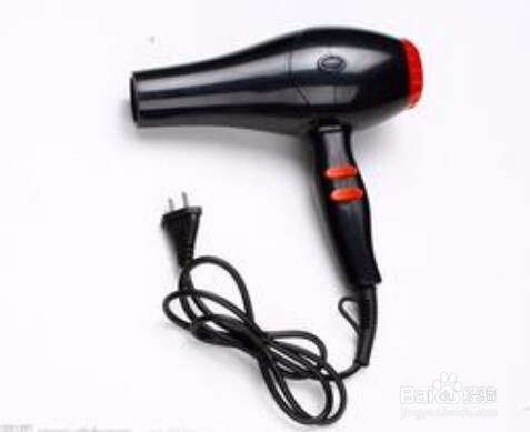 衣服淋湿啦，下雨又不容易干，该怎么做呢？