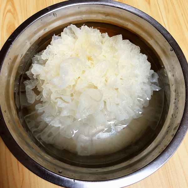 红枣银耳莲子汤