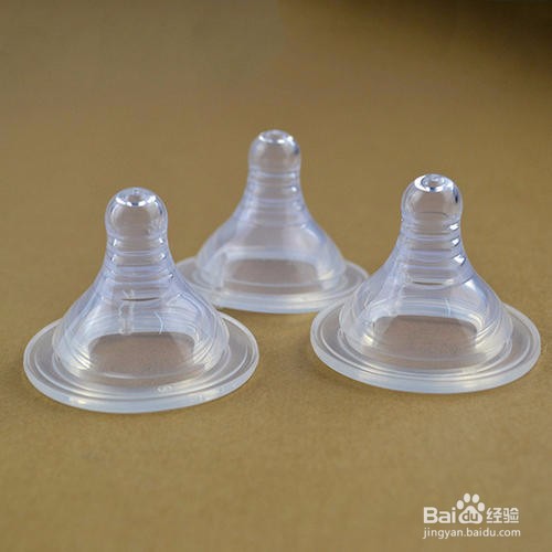 给橡皮奶嘴开孔的方法