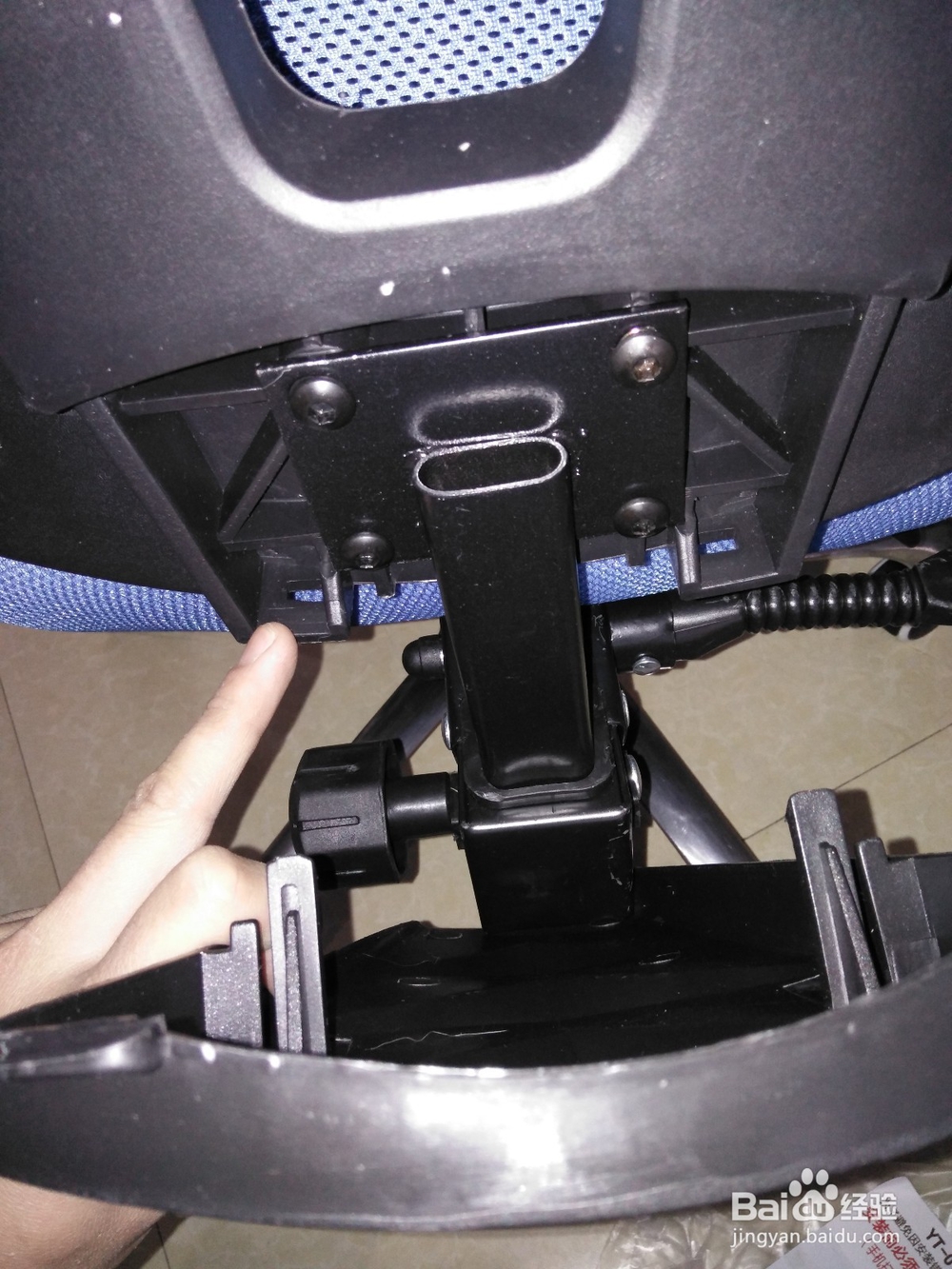 如何安装便携式电脑椅子