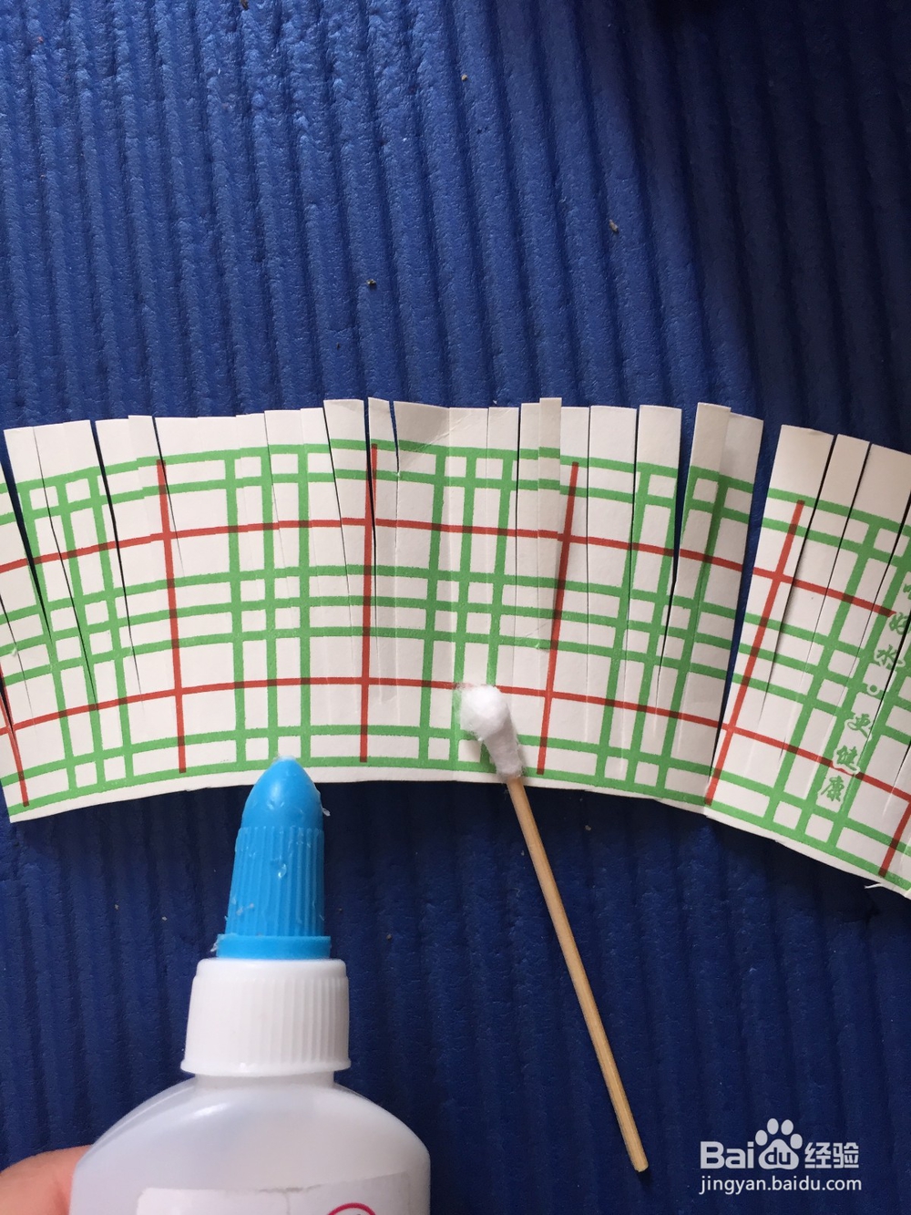 如何用一次性纸杯做一朵小花