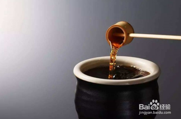 圆珠笔画在皮质沙发上怎么清理