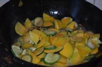 双瓜炒鸡蛋的做法