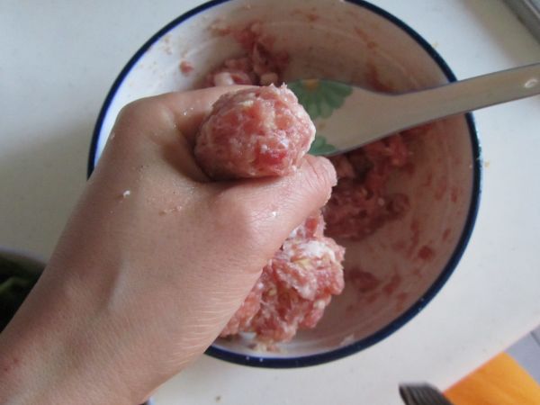 菠菜蘑菇汆丸汤