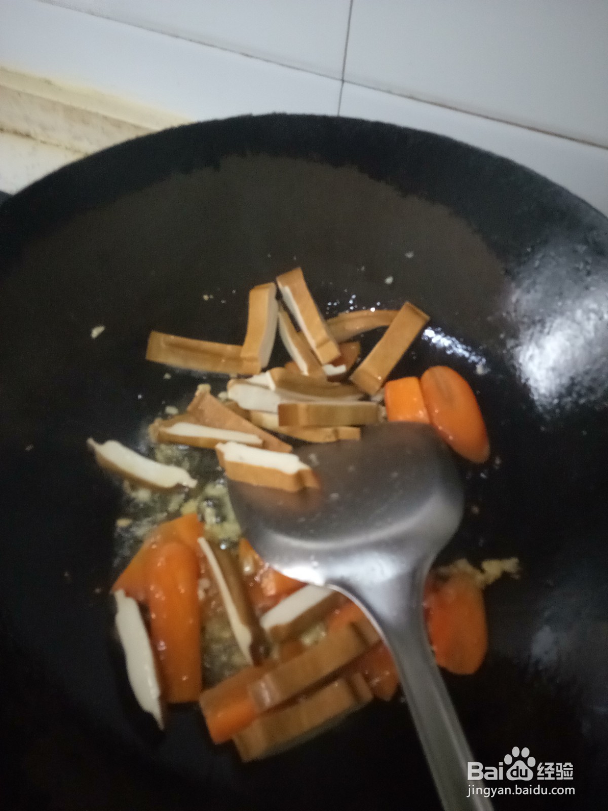 胡萝卜豆干炒秋葵