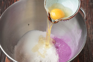 紫薯黑芝麻软欧包的做法