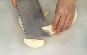 清热解咳：冰糖炖雪梨