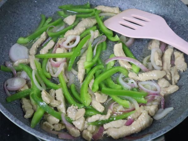 青椒肉丝炒乌冬