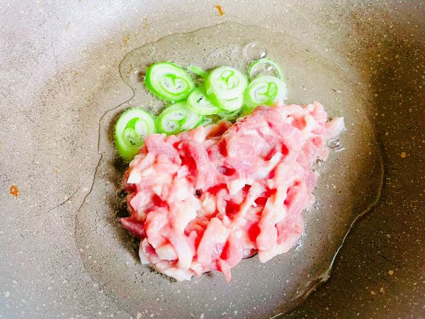 肉丝雪菜小炒河粉