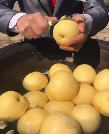 怎么做好吃香甜的红酒冰糖雪梨呢