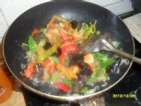 彩椒炒双耳的做法