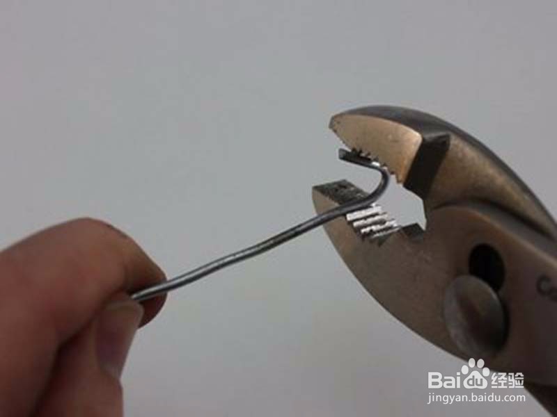 怎样在没有电烙铁的情况下焊接