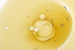 如何让油和水混合在一起