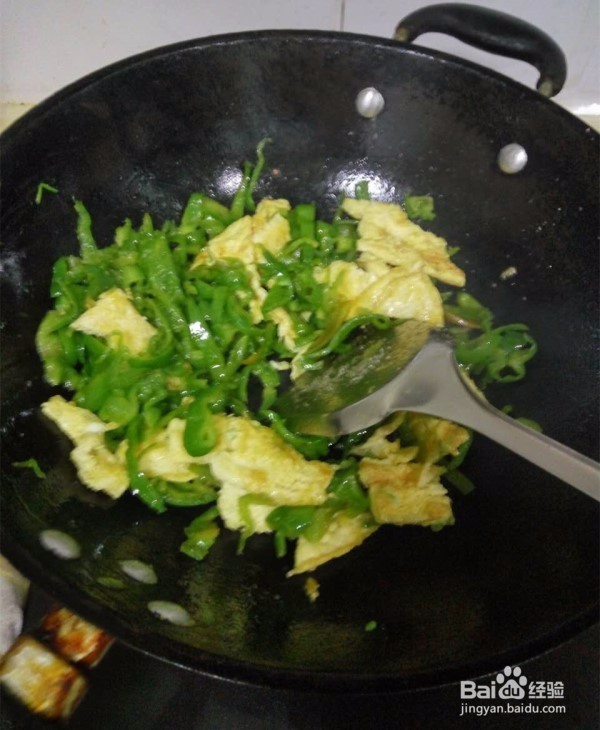 青椒炒鸡蛋的家庭做法——营养丰富