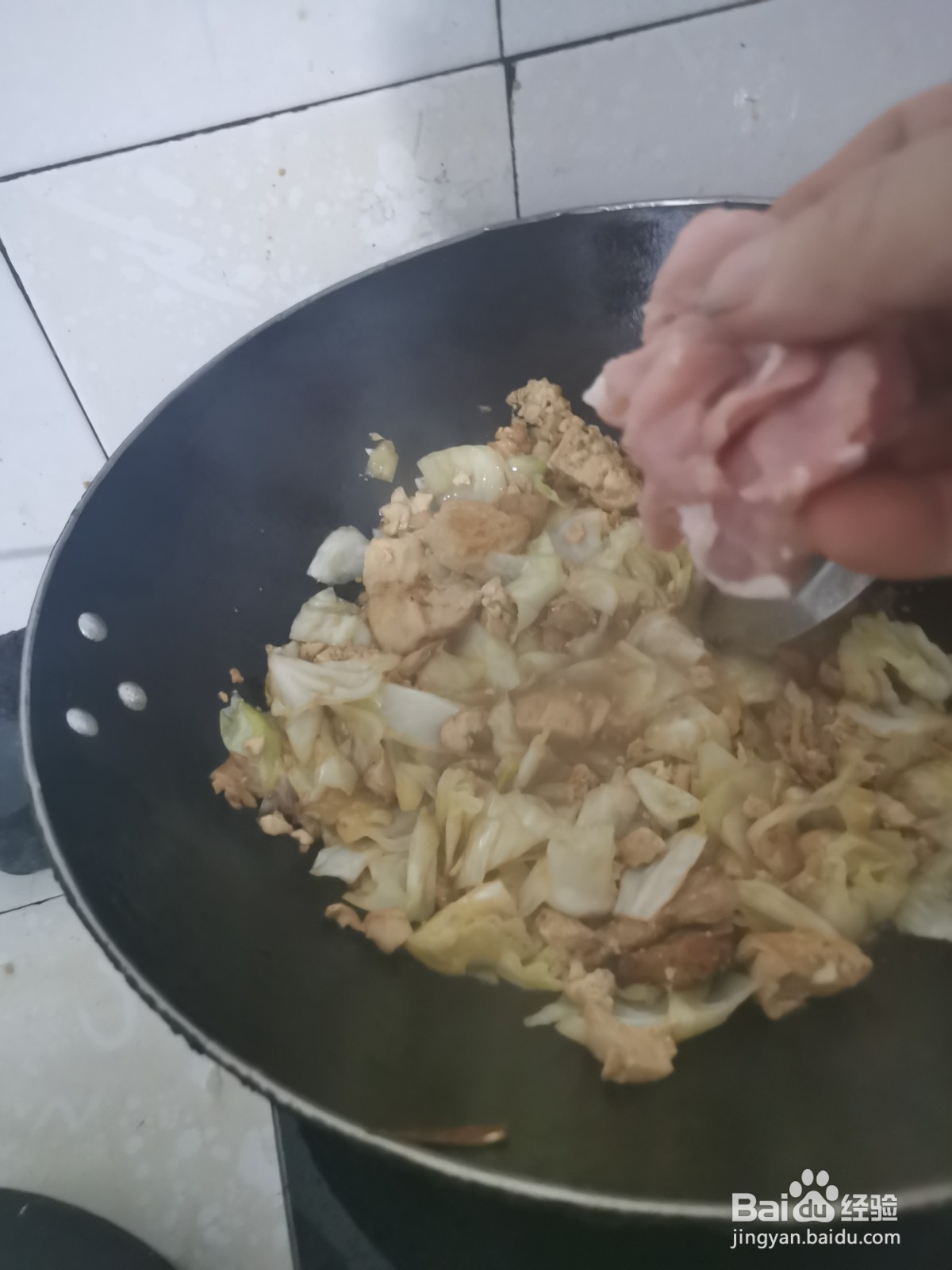 猪肉如何炒包心菜？