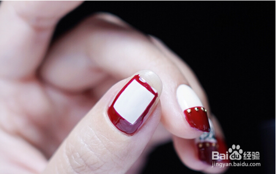 酒红撞色美甲教程