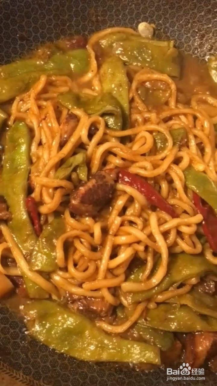 如何自制美味好吃的东北豆角焖面