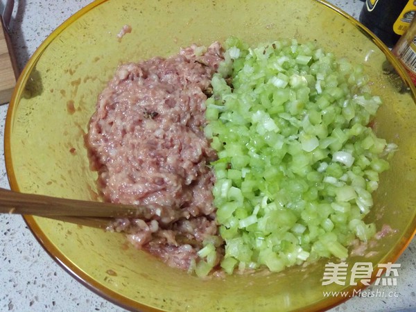 芹菜鲜肉饺子