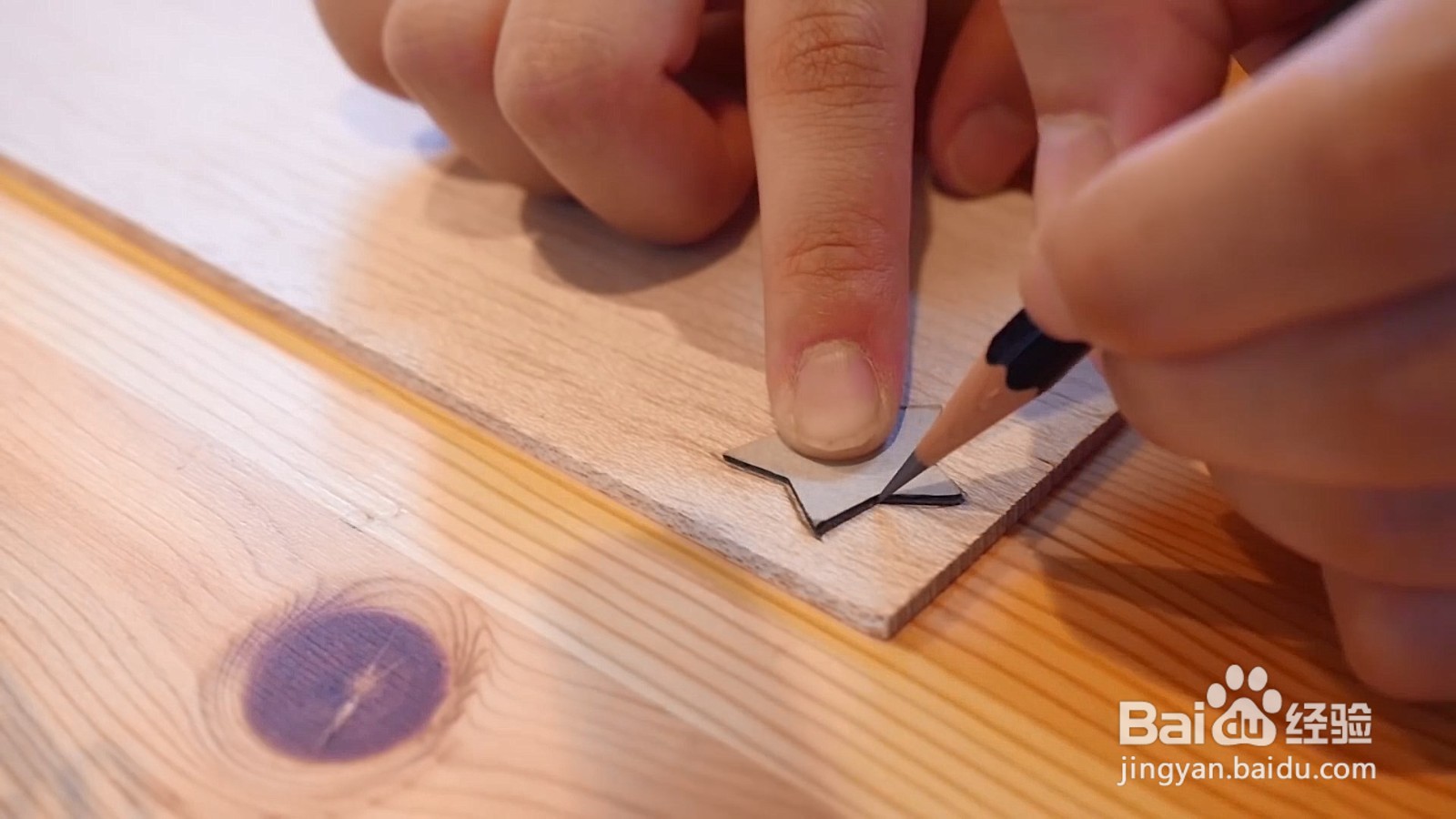 在墙上做一些五星装饰，客人都离不开眼球！