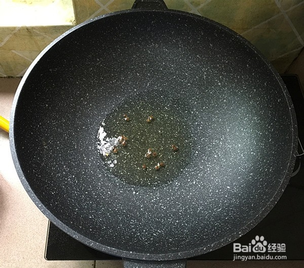 如何制作葱香鲈鱼
