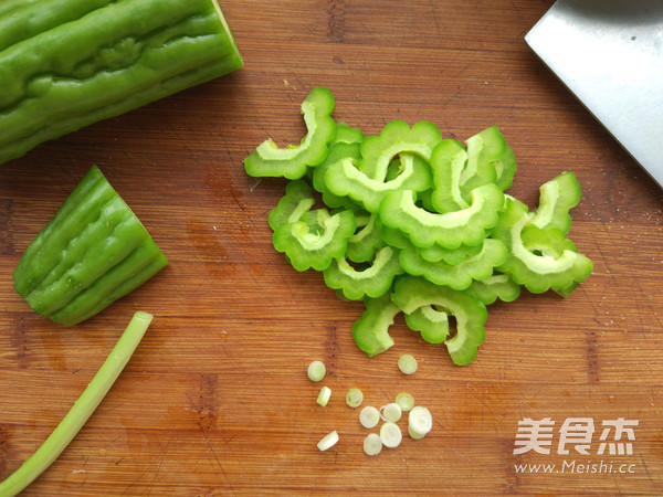 红油金针拌苦瓜