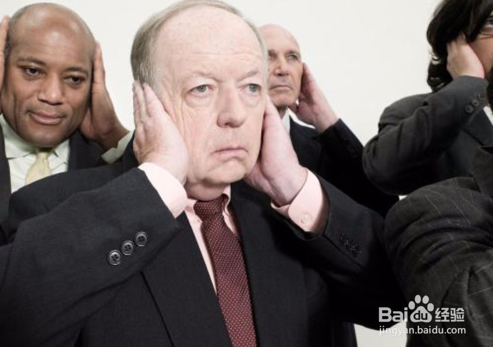 耳朵好像有东西堵住了说话耳膜会震动怎么办