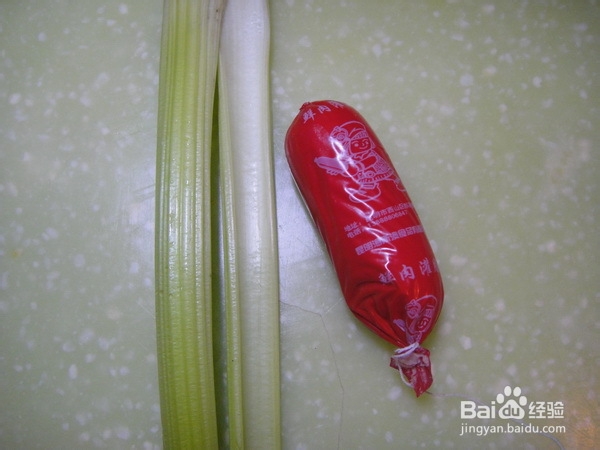 2-3岁宝宝食谱---西芹炒火腿肠