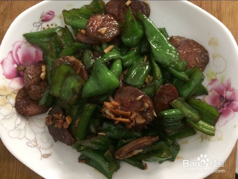 怎样炒简单好吃的青椒香肠