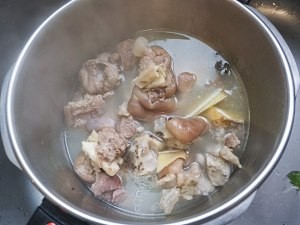 红烧猪蹄的做法