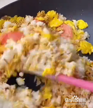 方便面鸡蛋炒饭的做法