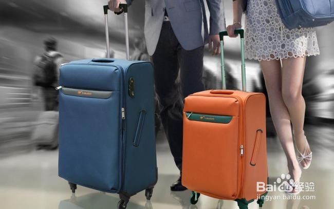 女生长途旅行时如何精简化妆包