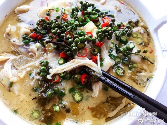 如何自制酸爽麻辣的藤椒酸菜鱼？