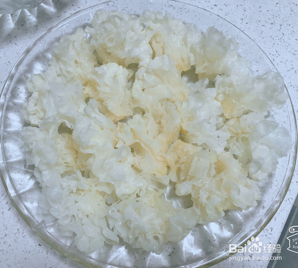 抢着吃的银耳百合红枣汤