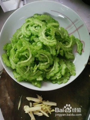 如何做苦瓜炒肉