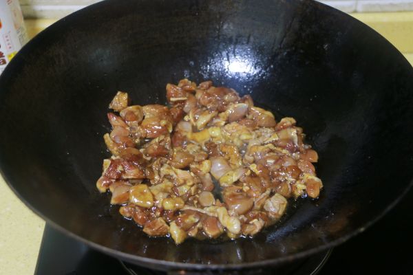 香菇鸡肉煲仔饭