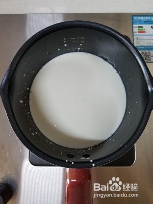 教你自己在家里做牛奶小方